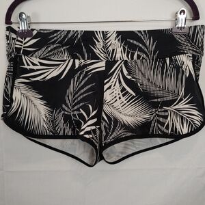 Athleta Sandy Beach Kata Short Women's Black and White Leaf/Palm Print Size Med